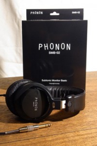 SMB-02-Headphones-Package