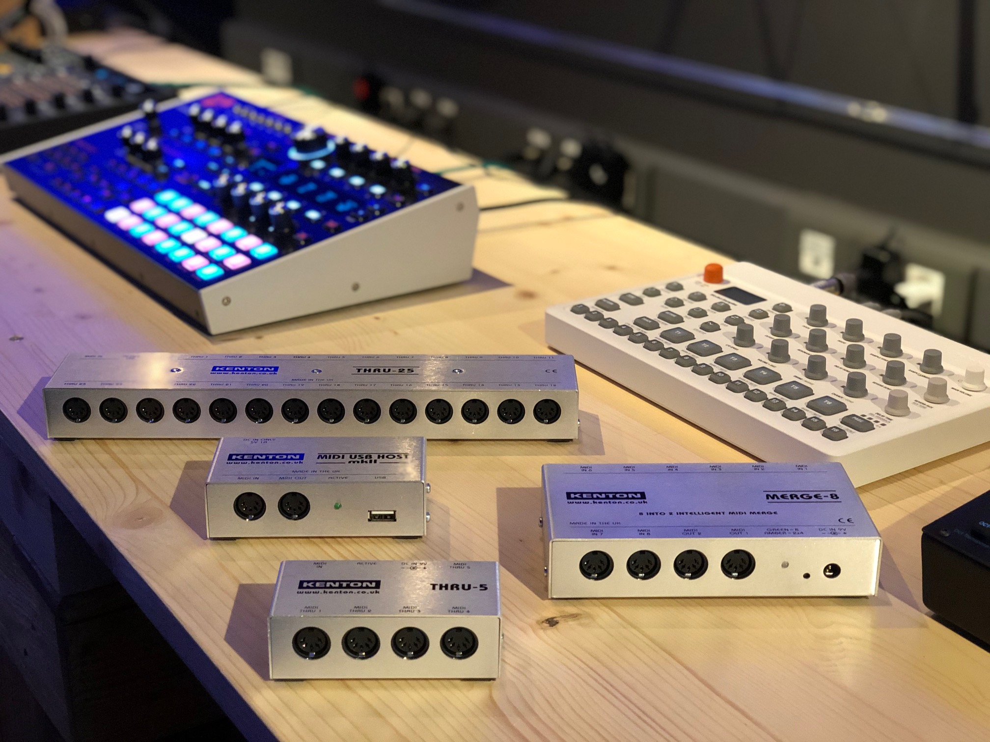 ¡Ya tenemos en tienda las interfaces MIDI Kenton, la mejor opción para todo lo relacionado con el MIDI!
