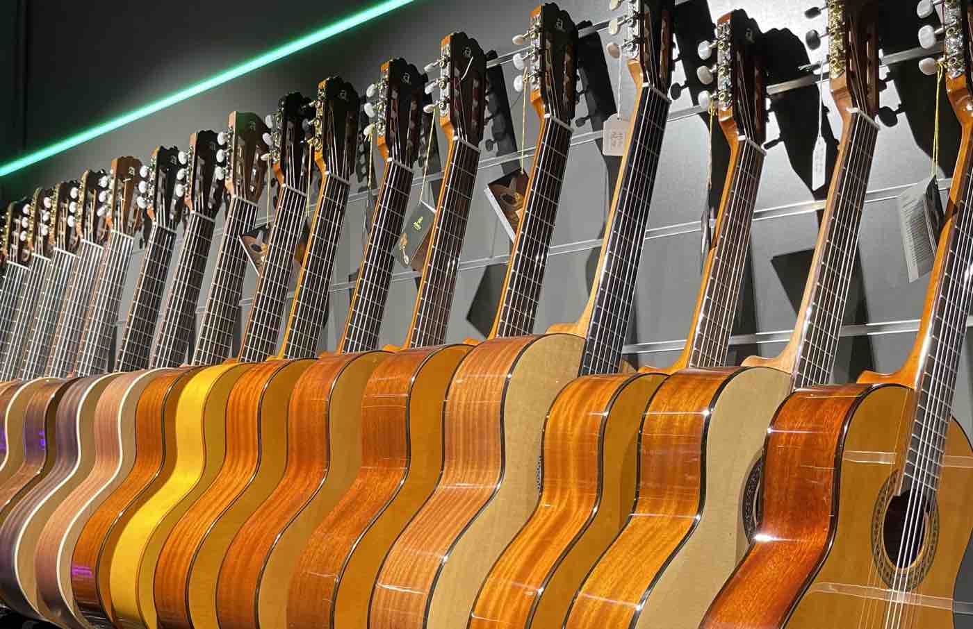 Guitarras Alhambra, las mejores guitarras clásicas, acústicas y flamencas hechas a mano