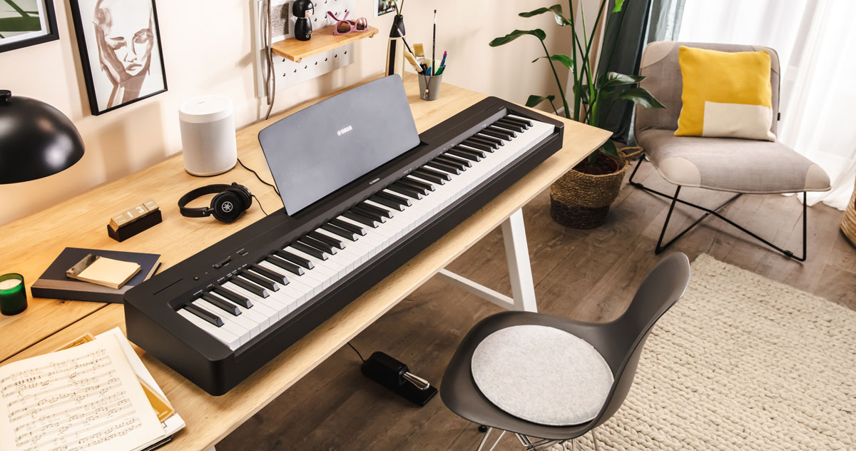 Yamaha P45 es un piano digital portátil que destaca por su gran la calidad, tamaño compacto, versatilidad y su capacidad para brindar una experiencia de interpretación auténtica,
