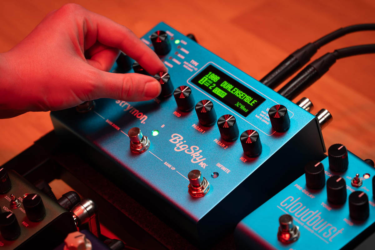 Strymon Big Sky MX reverb de primera categoría que utiliza un procesador ARM de tres núcleos a 800 MHz para ejecutar dos sistemas de reverberación simultáneamente.