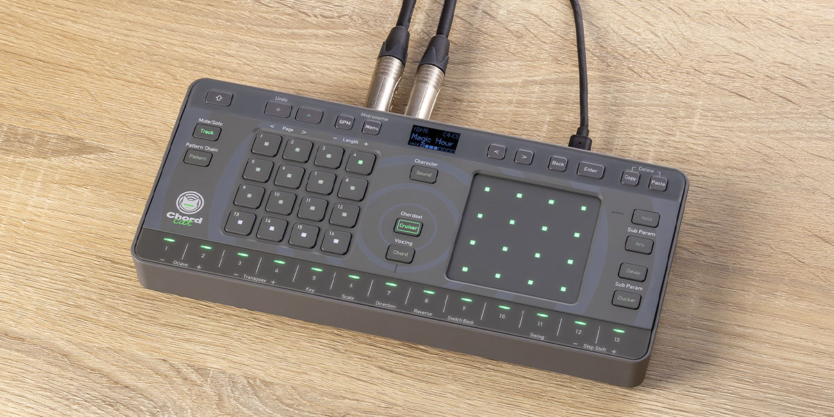 AlphaTheta Chordcat es una groovebox portátil de 8 pistas