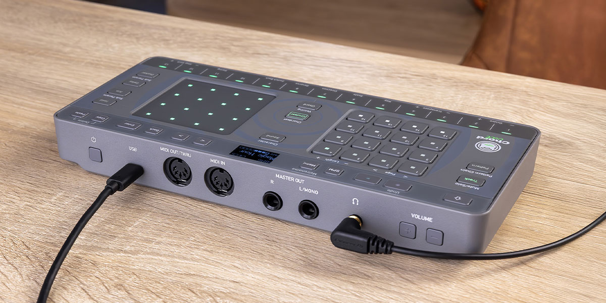 AlphaTheta Chordcat funciona de forma autónoma y dispone de conectividad MIDI completa y puerto USB-C