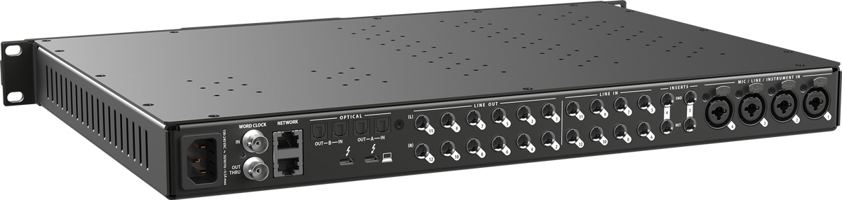 La interfaz integra Thunderbolt 4 y USB4 con compatibilidad para Mac, PC y dispositivos iOS, asegurando un flujo de trabajo flexible en distintos entornos de producción. 