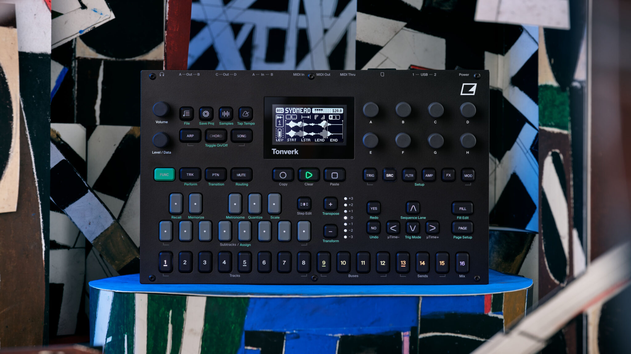 Elektron Tonverk es un multisampler polifónico de 16 pistas, con capacidad de enrutamiento interno y externo, grabadora integrada, efectos incorporados y reproducción de muestras mono y estéreo.