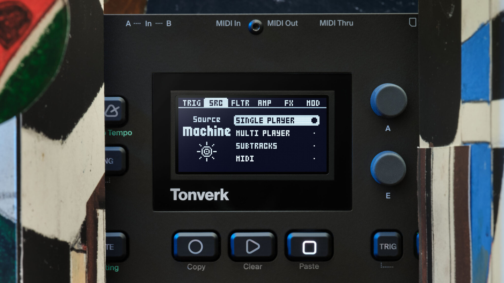 El diseño de Tonverk se fundamenta en tres máquinas principales y una máquina adicional para control MIDI.