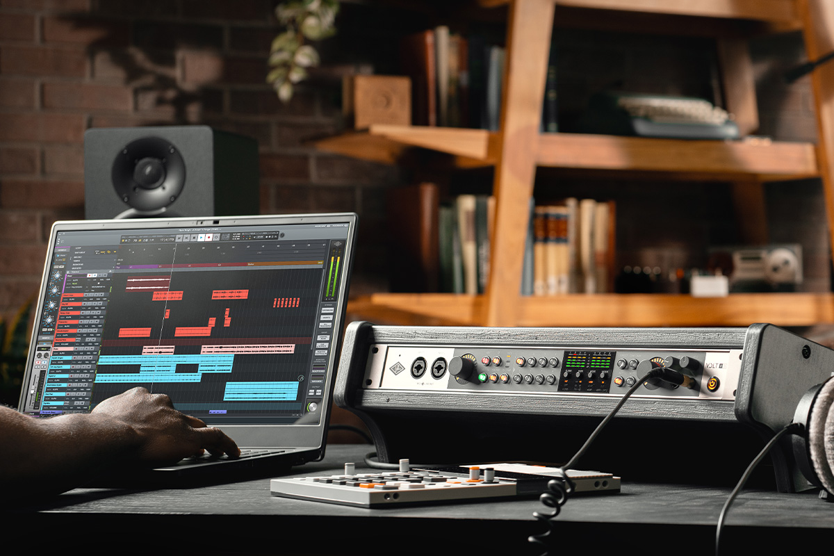 Volt 876 incorpora la UAD Producer Suite, que contiene una colección de procesadores y efectos profesionales