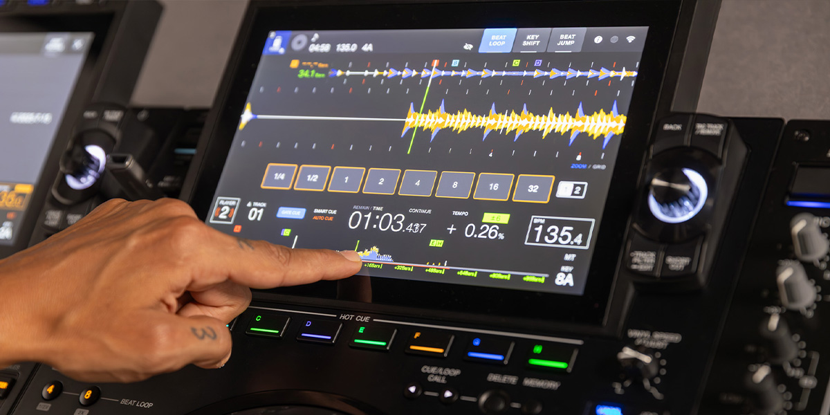 AlphaTheta CDJ-3000X cuenta con una pantalla táctil de 10,1 pulgadas en alta resolución