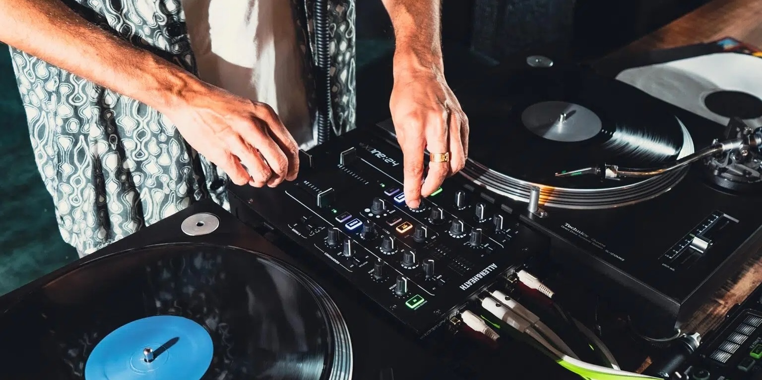 El Xone:24 ofrece una experiencia sonora de nivel club, tanto si se reproduce vinilo, se utilizan reproductores digitales, o simplemente se busca un rendimiento analógico de alta fidelidad.