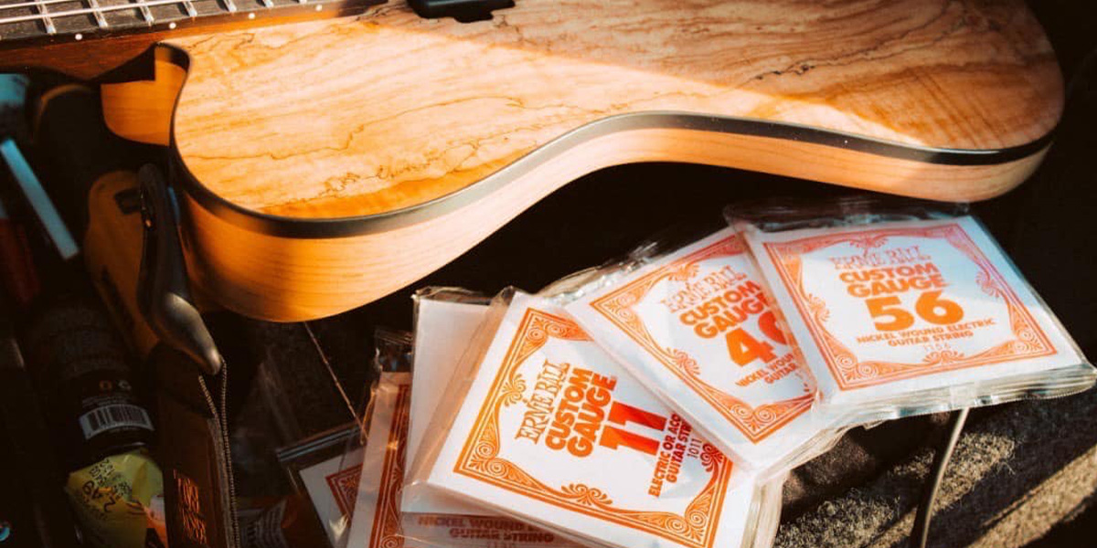 Ernie Ball es el fabricante líder mundial de cuerdas para guitarra eléctrica, acústica y bajo, así como de accesorios y productos de cuidado de instrumentos