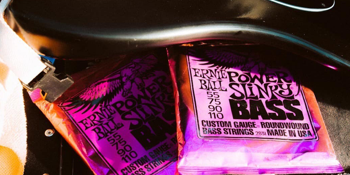 Ernie Ball fabrica cuerdas y accesorios para guitarra y bajo reconocidos mundialmente por su calidad, durabilidad y versatilidad, utilizados por músicos legendarios y disponibles en más de 120 países