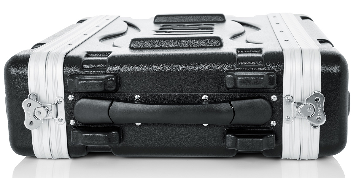 Gator es una empresa especializada en la fabricación de estuches, fundas, soportes y accesorios diseñados para instrumentos musicales, equipos de audio y tecnología audiovisual.