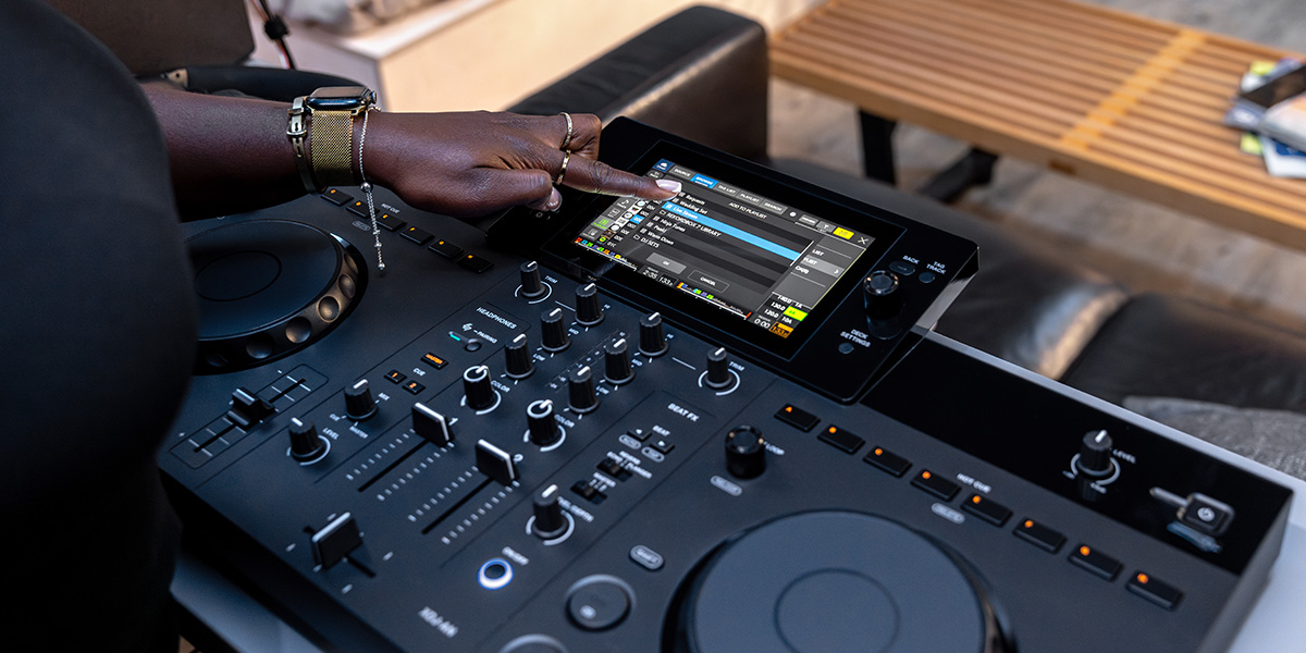 XDJ-AN ofrece una experiencia de uso prácticamente idéntica a la que el DJ encontrará en una cabina profesional.