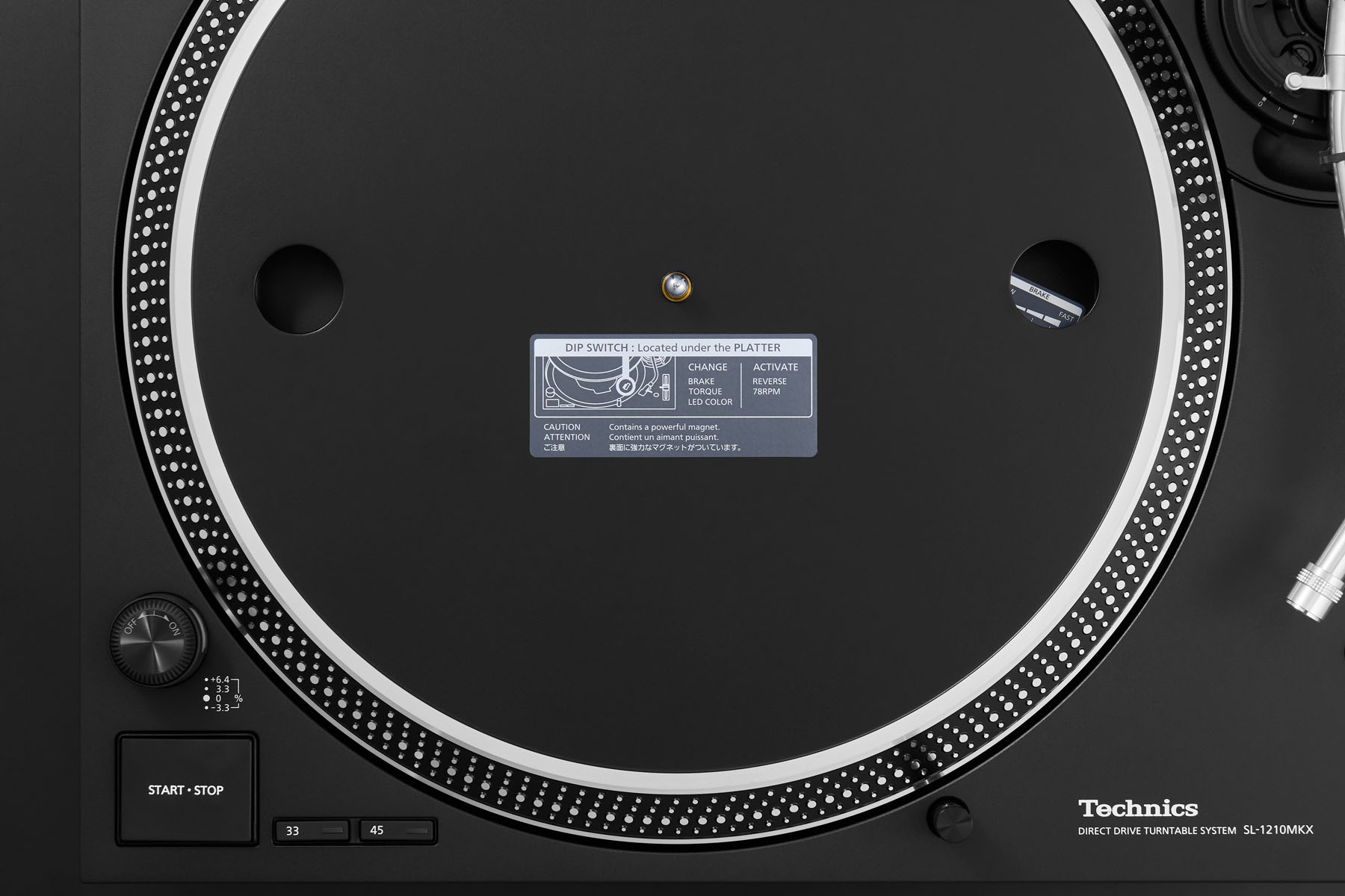 SL-1210MKX utiliza un chasis de dos capas con material reforzado con fibra de vidrio y una estructura diseñada para reducir la transmisión de vibraciones.